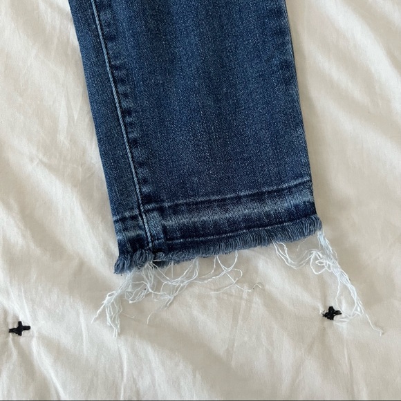 Levi’s • 711 Skinny Jean - Distressed Knee & Hem - Picture 4 of 6